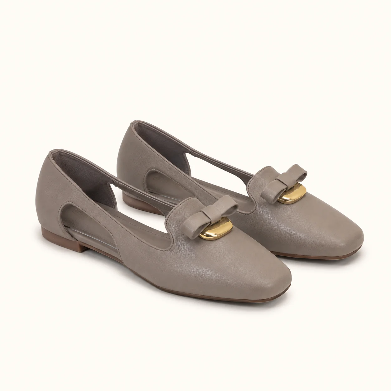 NUDE FLAT WITH GOLD BUCKLE